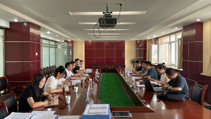 集團公司科技創新部調研裝備公司科研工作
